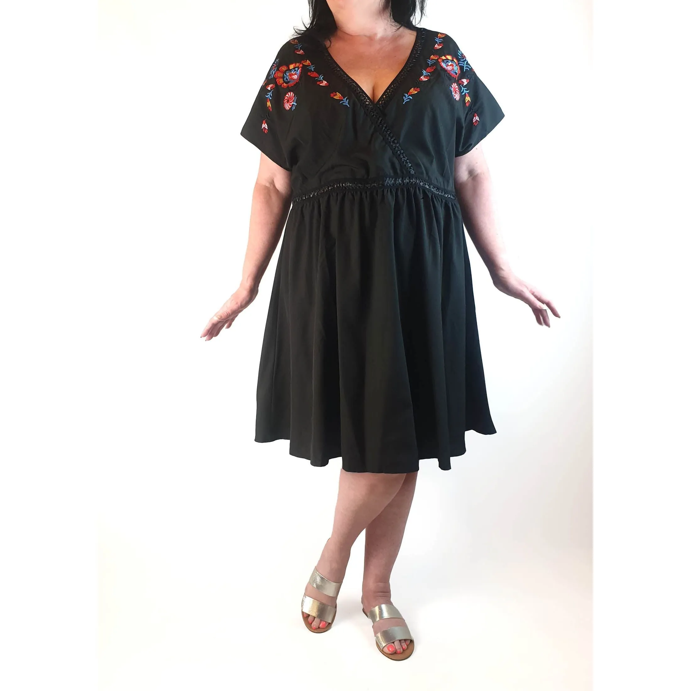 Black dress with unique embroydery size XXL